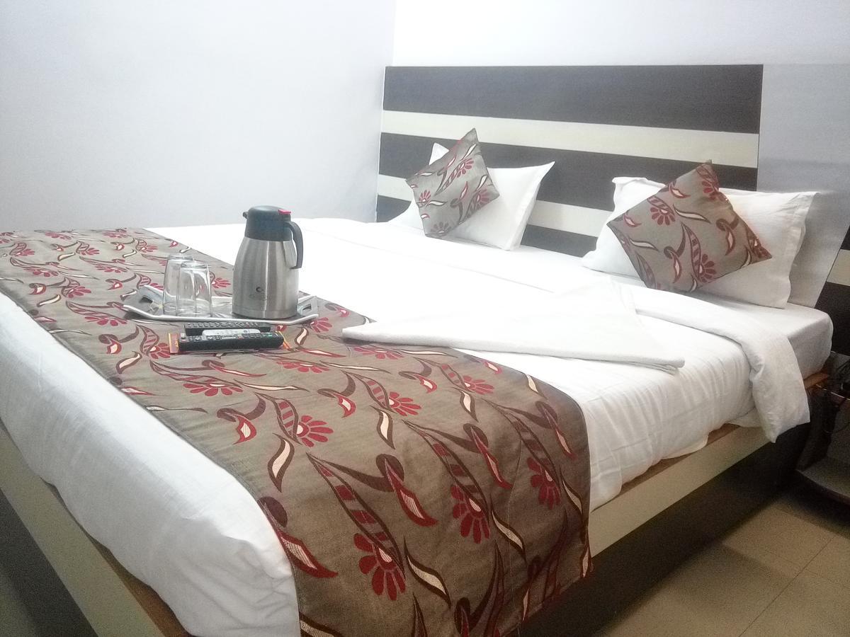 Hotel Mani International Патна Экстерьер фото