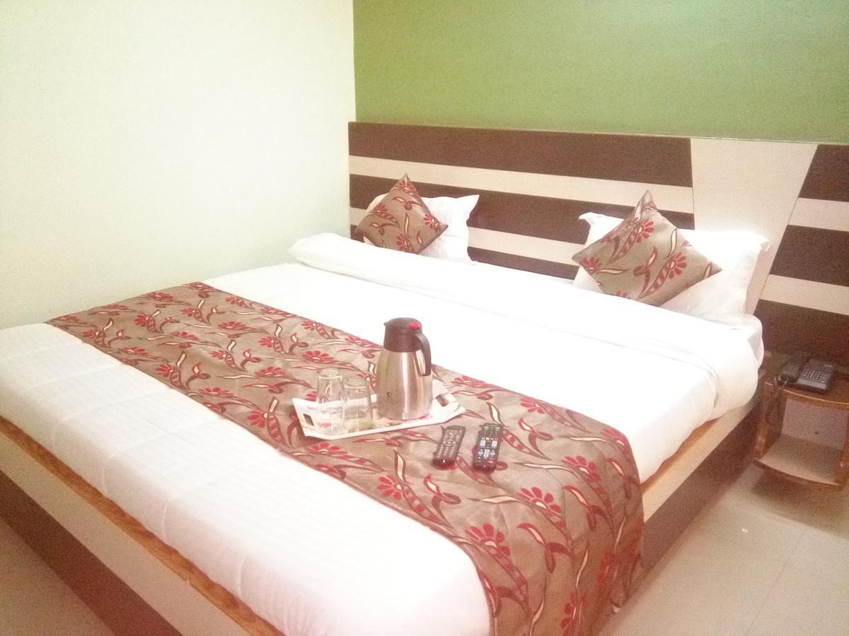 Hotel Mani International Патна Экстерьер фото