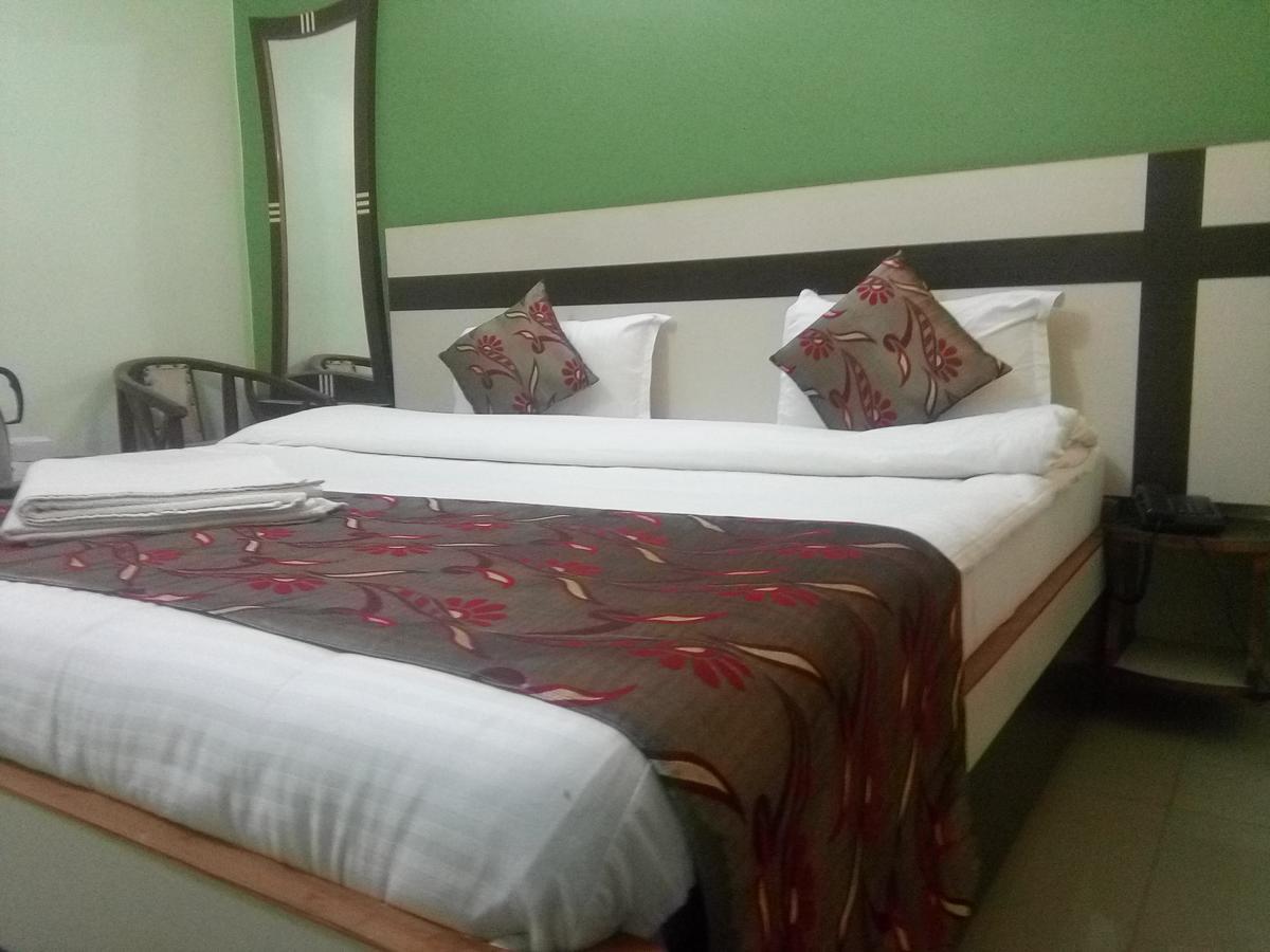 Hotel Mani International Патна Экстерьер фото